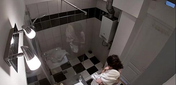  HIDDEN CAM - Spying my sister in the shower